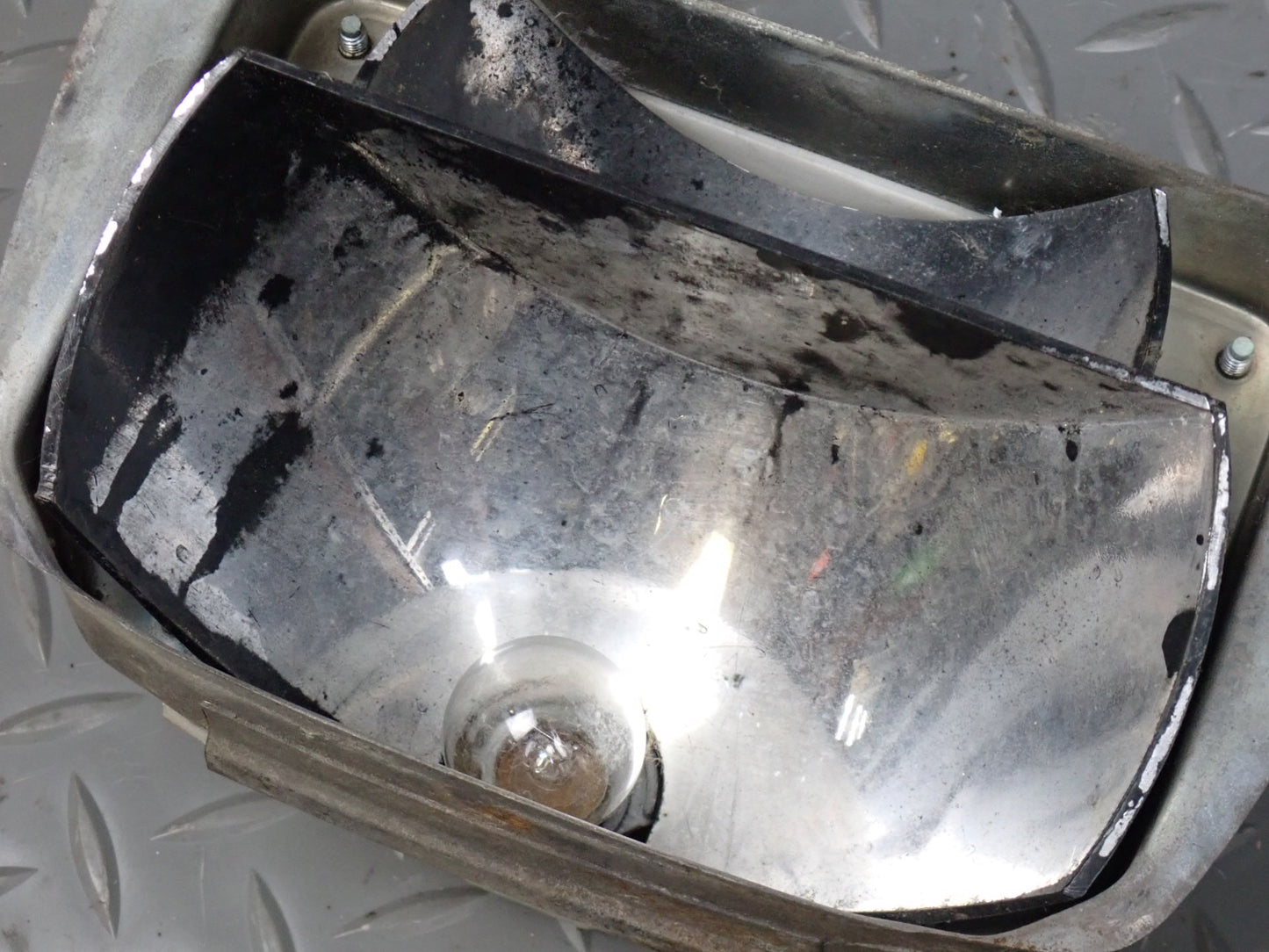 75-76 Mercedes W115 300D Front Right Turn Signal Light OEM