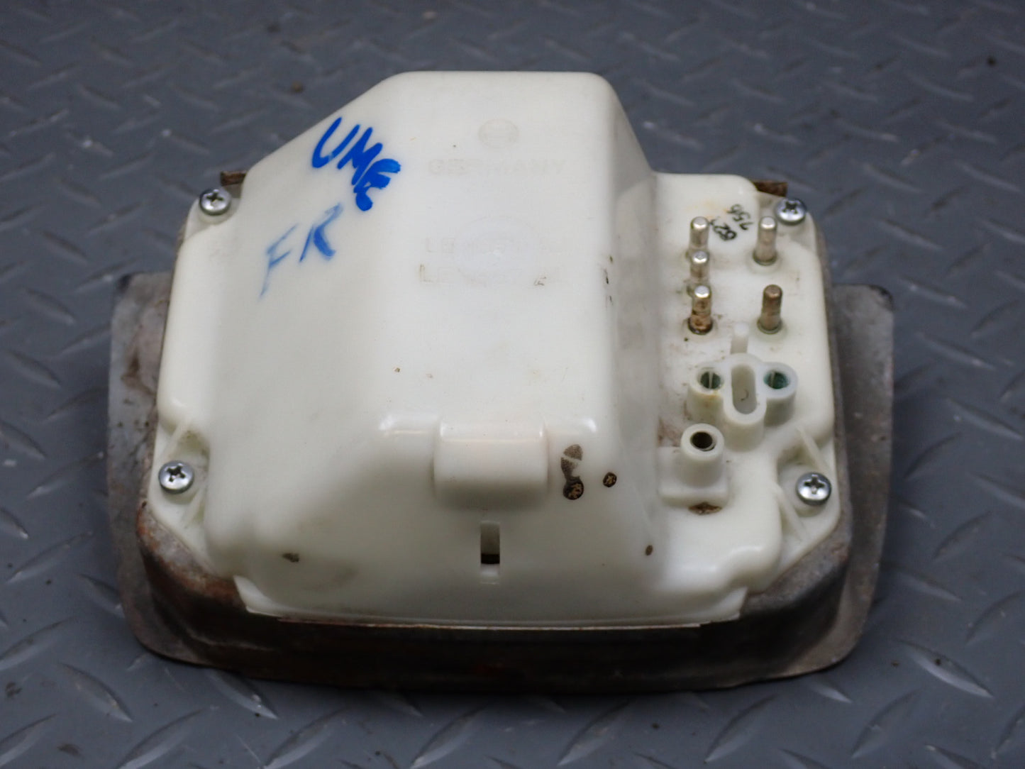 75-76 Mercedes W115 300D Front Right Turn Signal Light OEM