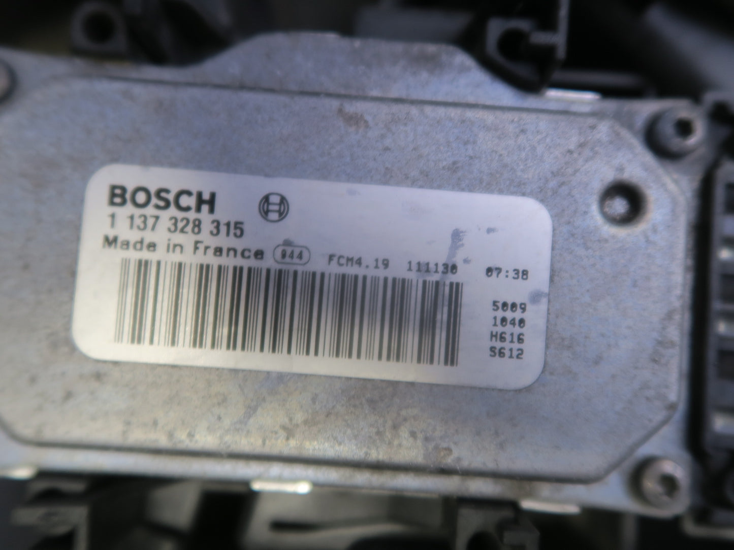 08-12 Audi B8 S5 4.2L Engine Cooling Fan Motor Shroud Assembly 8K0121207D OEM