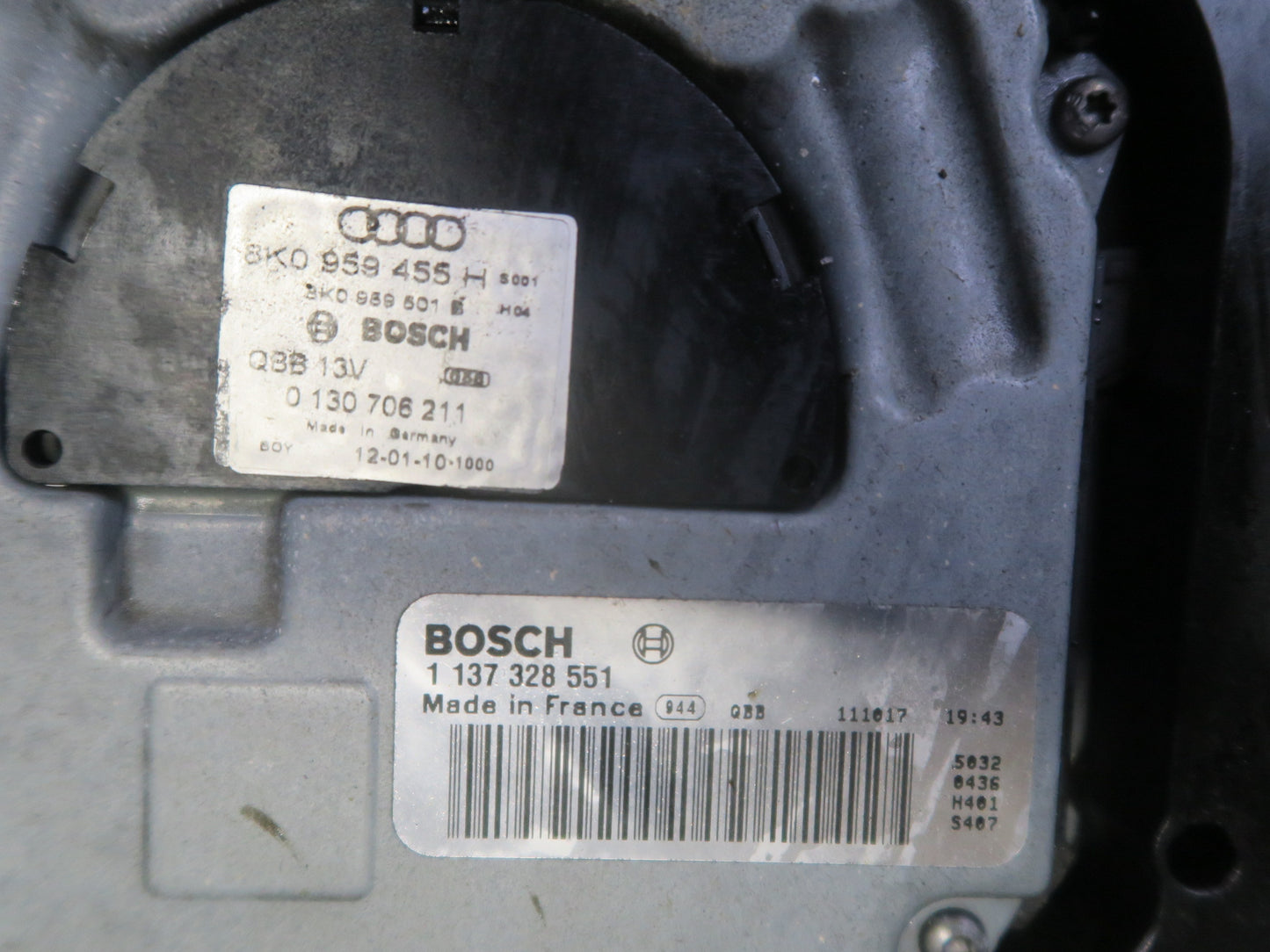 08-12 Audi B8 S5 4.2L Engine Cooling Fan Motor Shroud Assembly 8K0121207D OEM