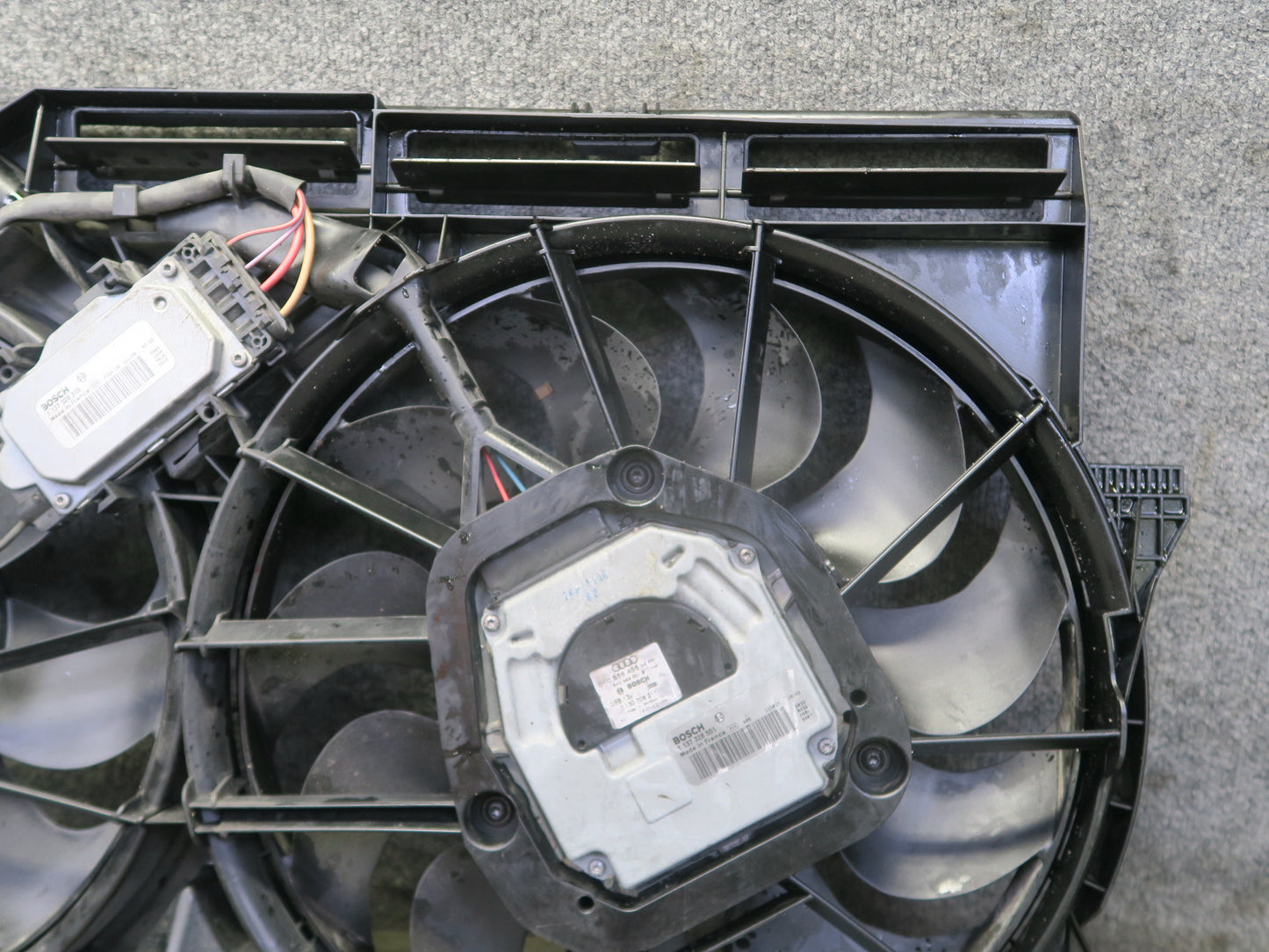 08-12 Audi B8 S5 4.2L Engine Cooling Fan Motor Shroud Assembly 8K0121207D OEM
