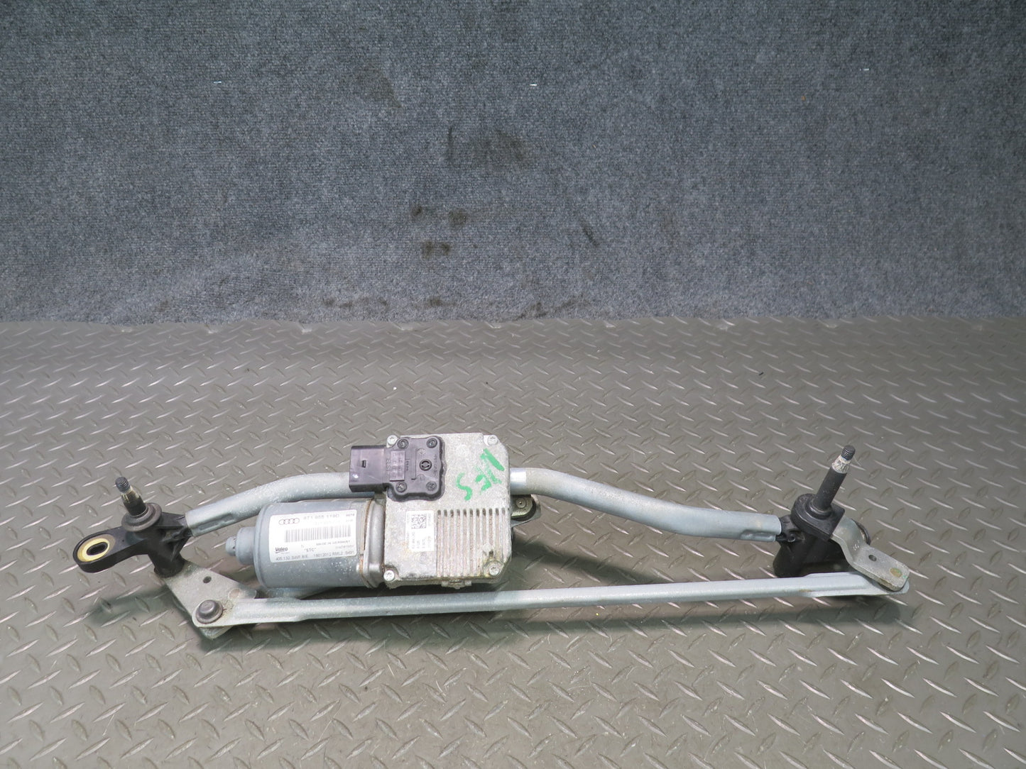 08-16 Audi A5 S5 RS5 Front Windshield Wiper Linkage w Motor 8T1955119D OEM