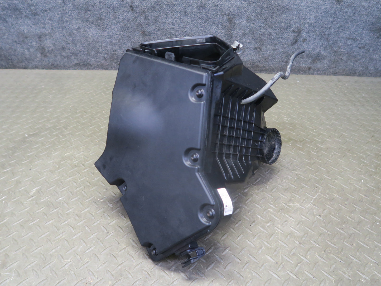 08-12 Audi S5 V8 4.2L Air Intake Cleaner Filter Box w Temp Sensor 8K0133837A OEM