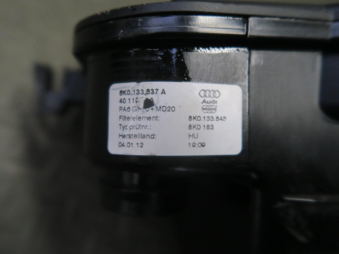 08-12 Audi S5 V8 4.2L Air Intake Cleaner Filter Box w Temp Sensor 8K0133837A OEM