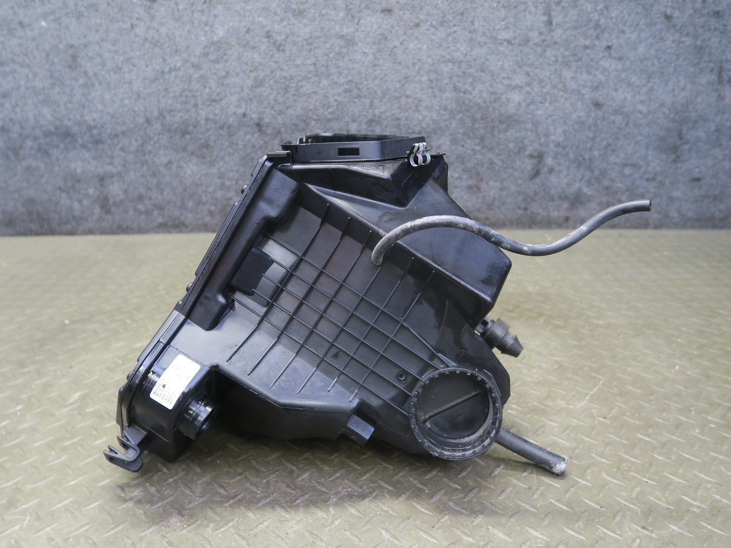 08-12 Audi S5 V8 4.2L Air Intake Cleaner Filter Box w Temp Sensor 8K0133837A OEM