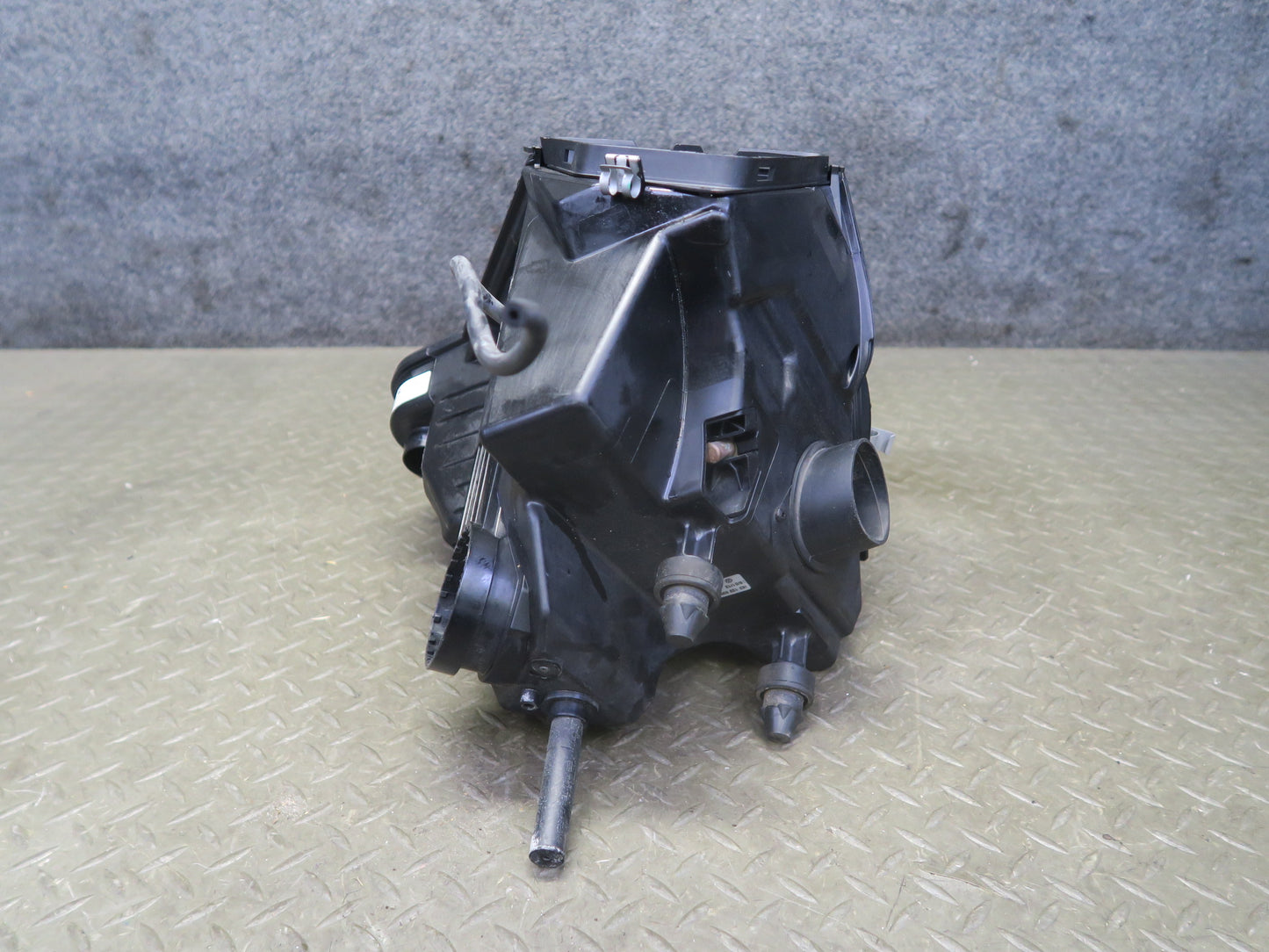 08-12 Audi S5 V8 4.2L Air Intake Cleaner Filter Box w Temp Sensor 8K0133837A OEM
