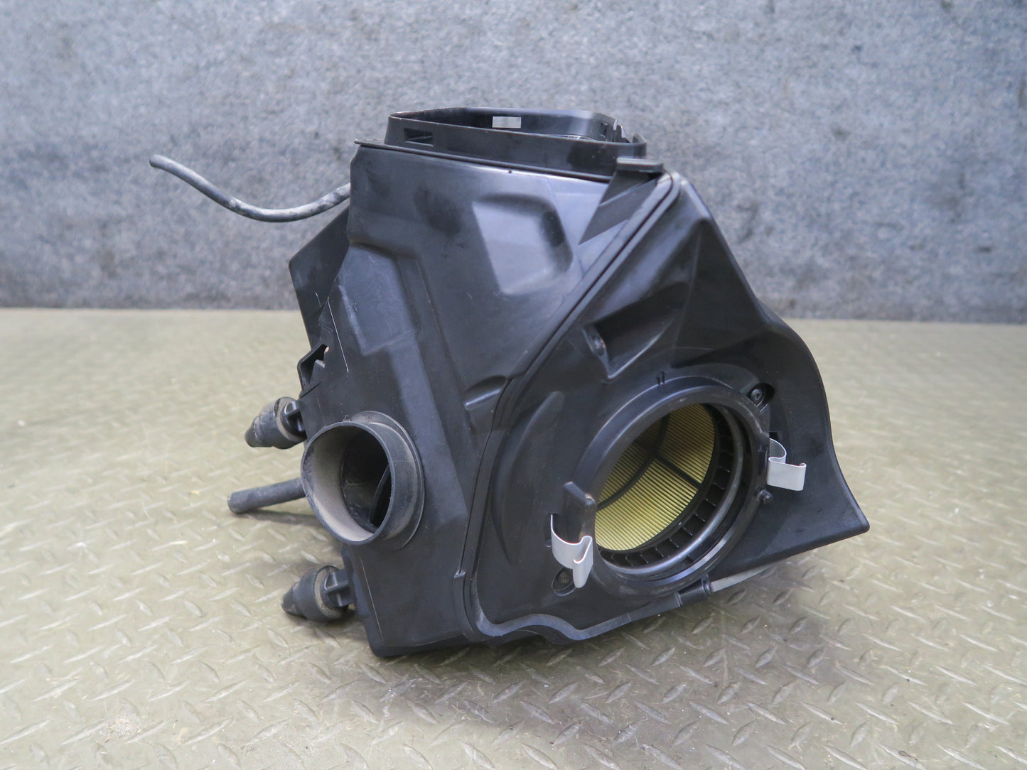 08-12 Audi S5 V8 4.2L Air Intake Cleaner Filter Box w Temp Sensor 8K0133837A OEM