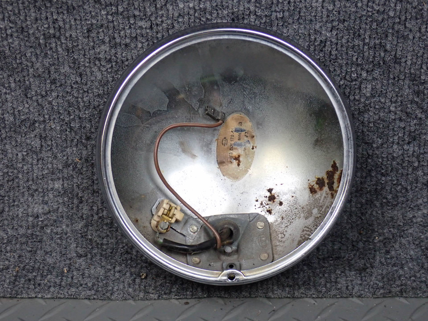 75-76 Mercedes W115 300D Front Right Headlight Lamp w Bezel OEM