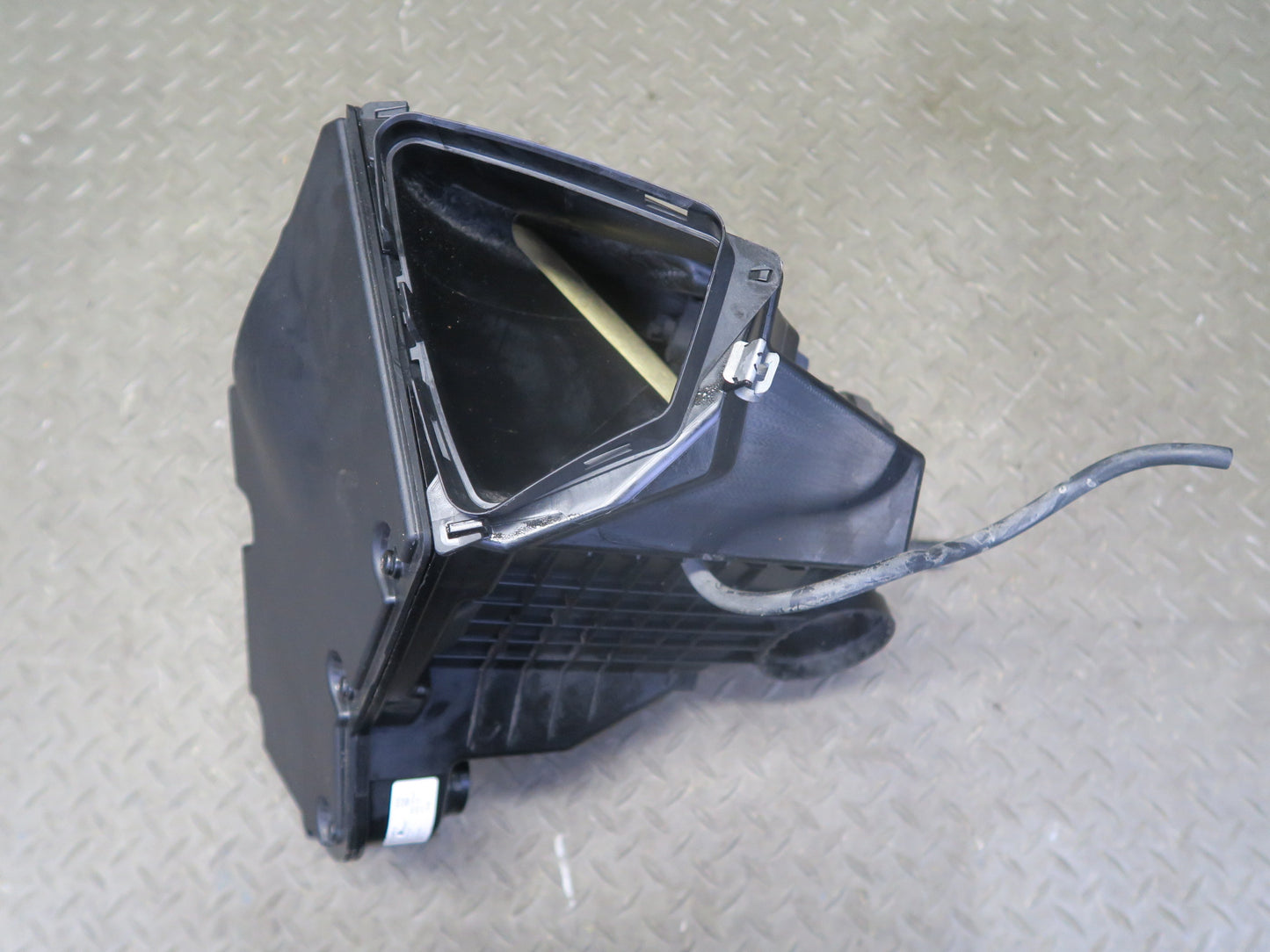08-12 Audi S5 V8 4.2L Air Intake Cleaner Filter Box w Temp Sensor 8K0133837A OEM