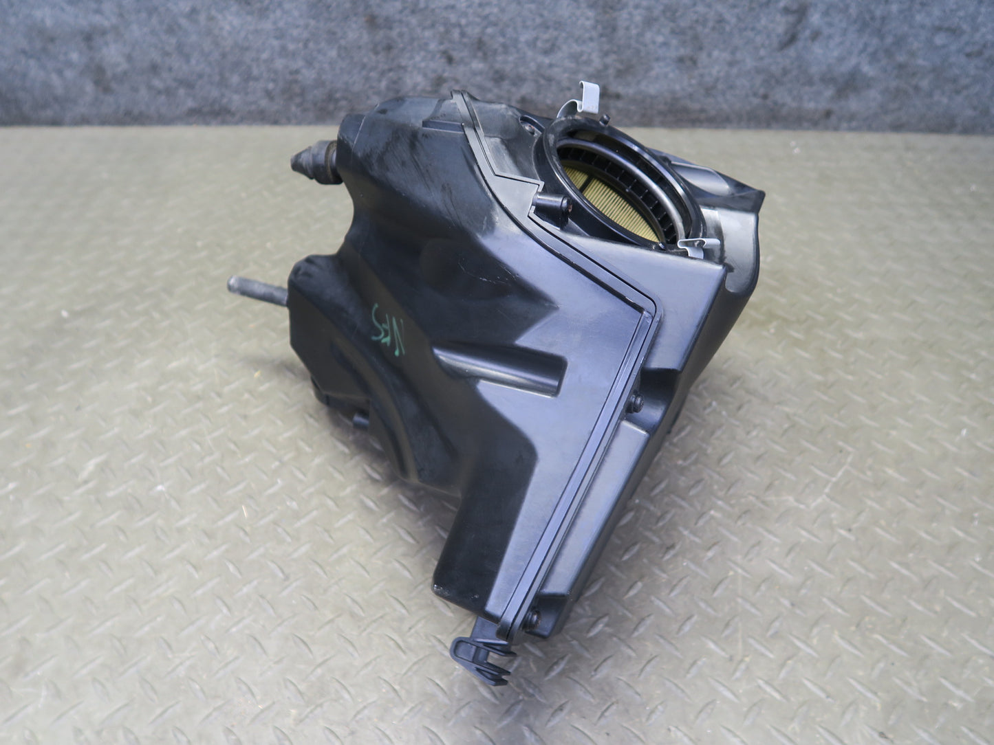 08-12 Audi S5 V8 4.2L Air Intake Cleaner Filter Box w Temp Sensor 8K0133837A OEM