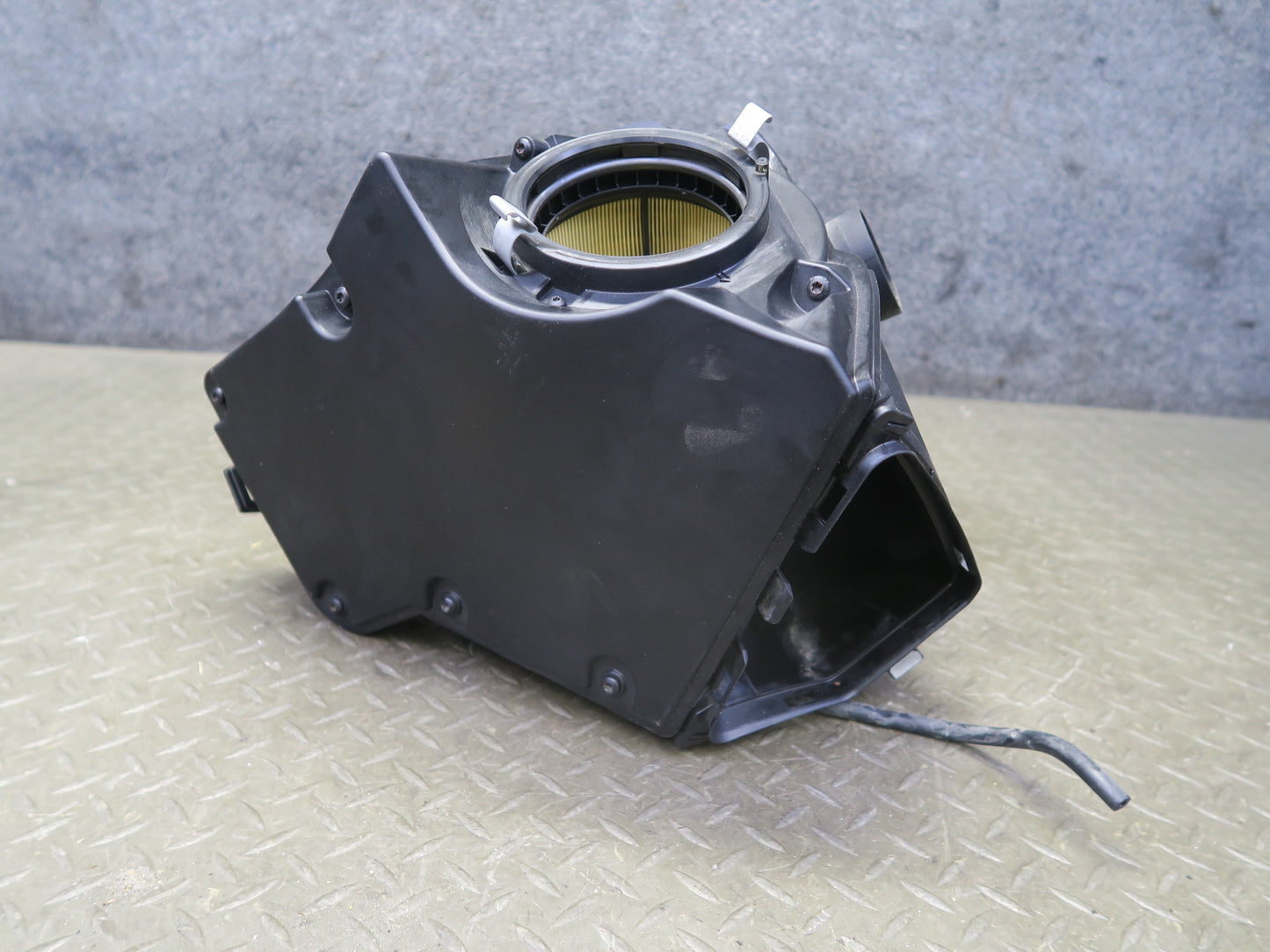 08-12 Audi S5 V8 4.2L Air Intake Cleaner Filter Box w Temp Sensor 8K0133837A OEM