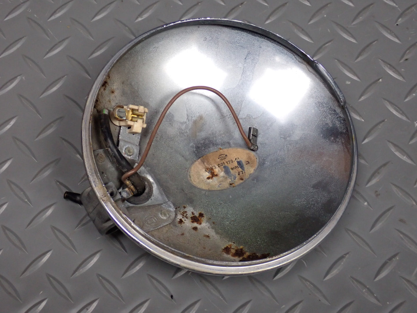 75-76 Mercedes W115 300D Front Right Headlight Lamp w Bezel OEM