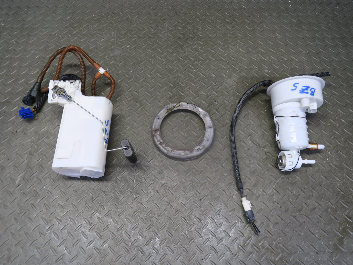 06-08 BMW E85 Z4 3.0L N52 Fuel Pump Level Sensor Sending Unit Set 105K Miles OEM