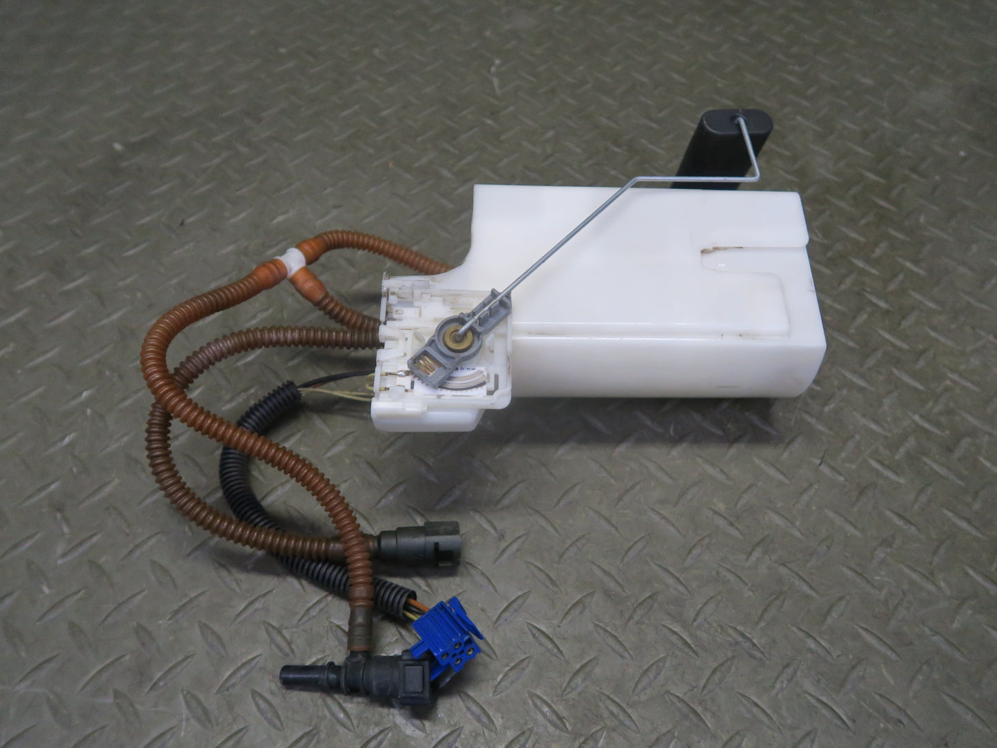 06-08 BMW E85 Z4 3.0L N52 Fuel Pump Level Sensor Sending Unit Set 105K Miles OEM