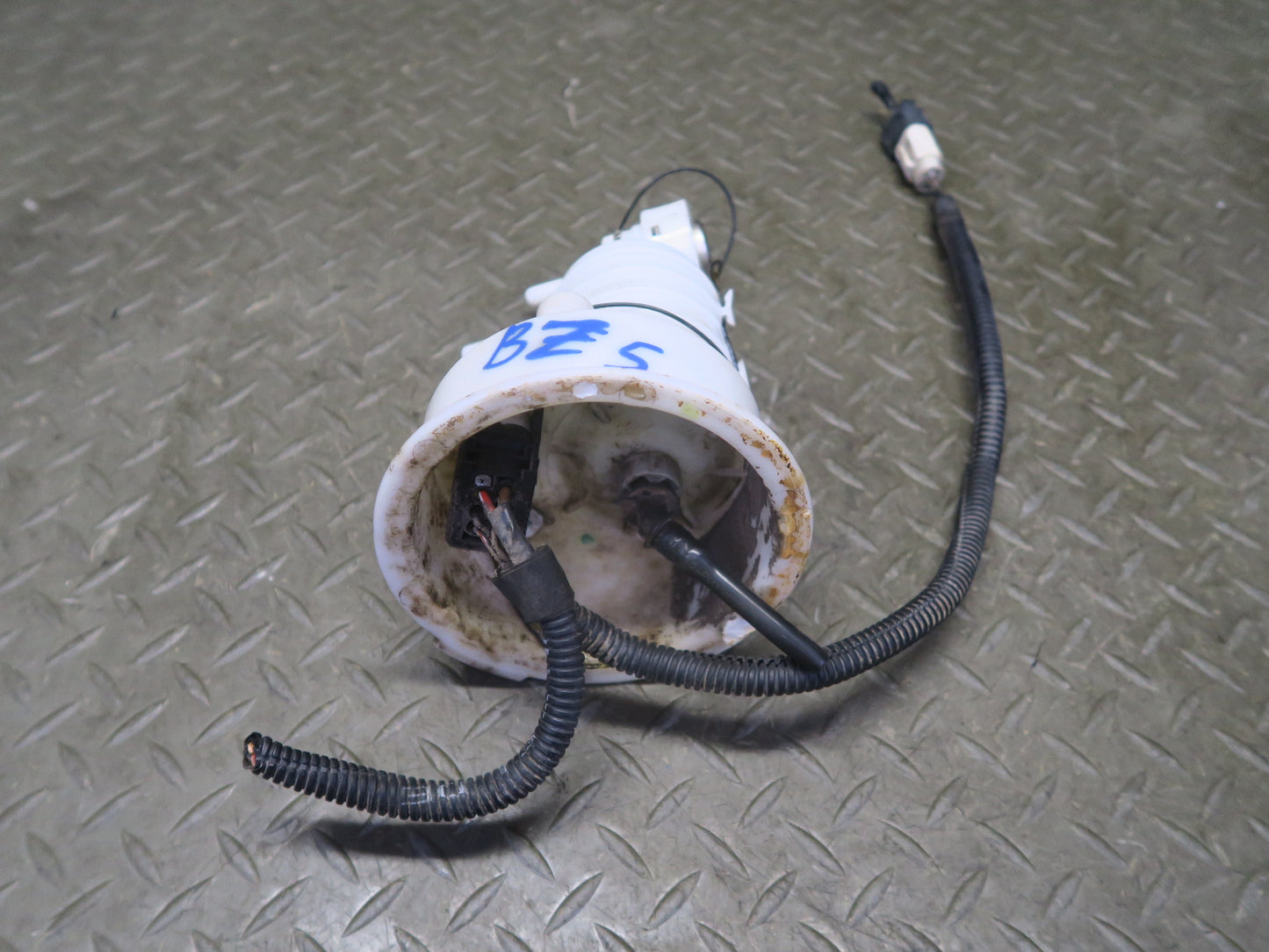 06-08 BMW E85 Z4 3.0L N52 Fuel Pump Level Sensor Sending Unit Set 105K Miles OEM