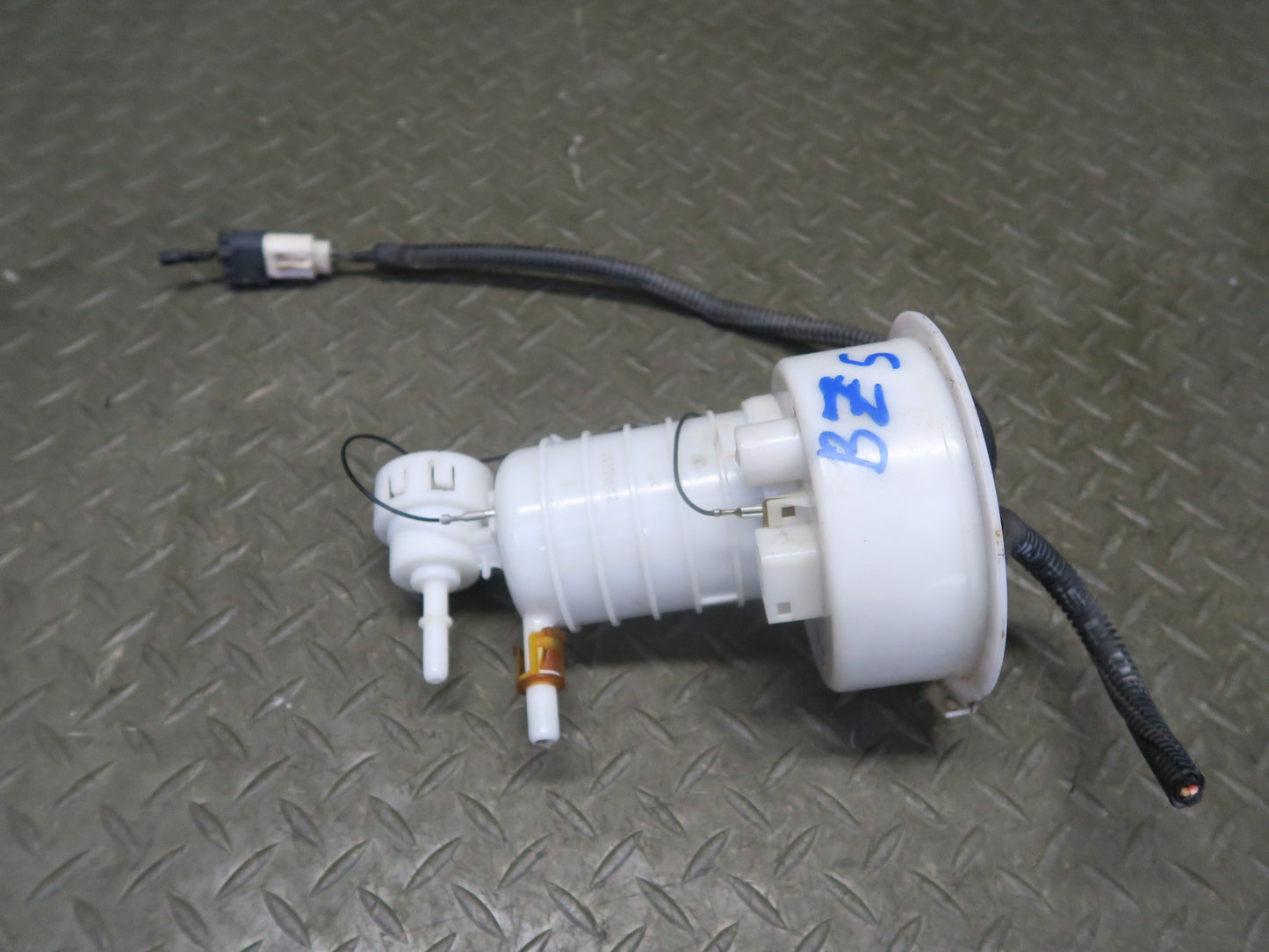 06-08 BMW E85 Z4 3.0L N52 Fuel Pump Level Sensor Sending Unit Set 105K Miles OEM