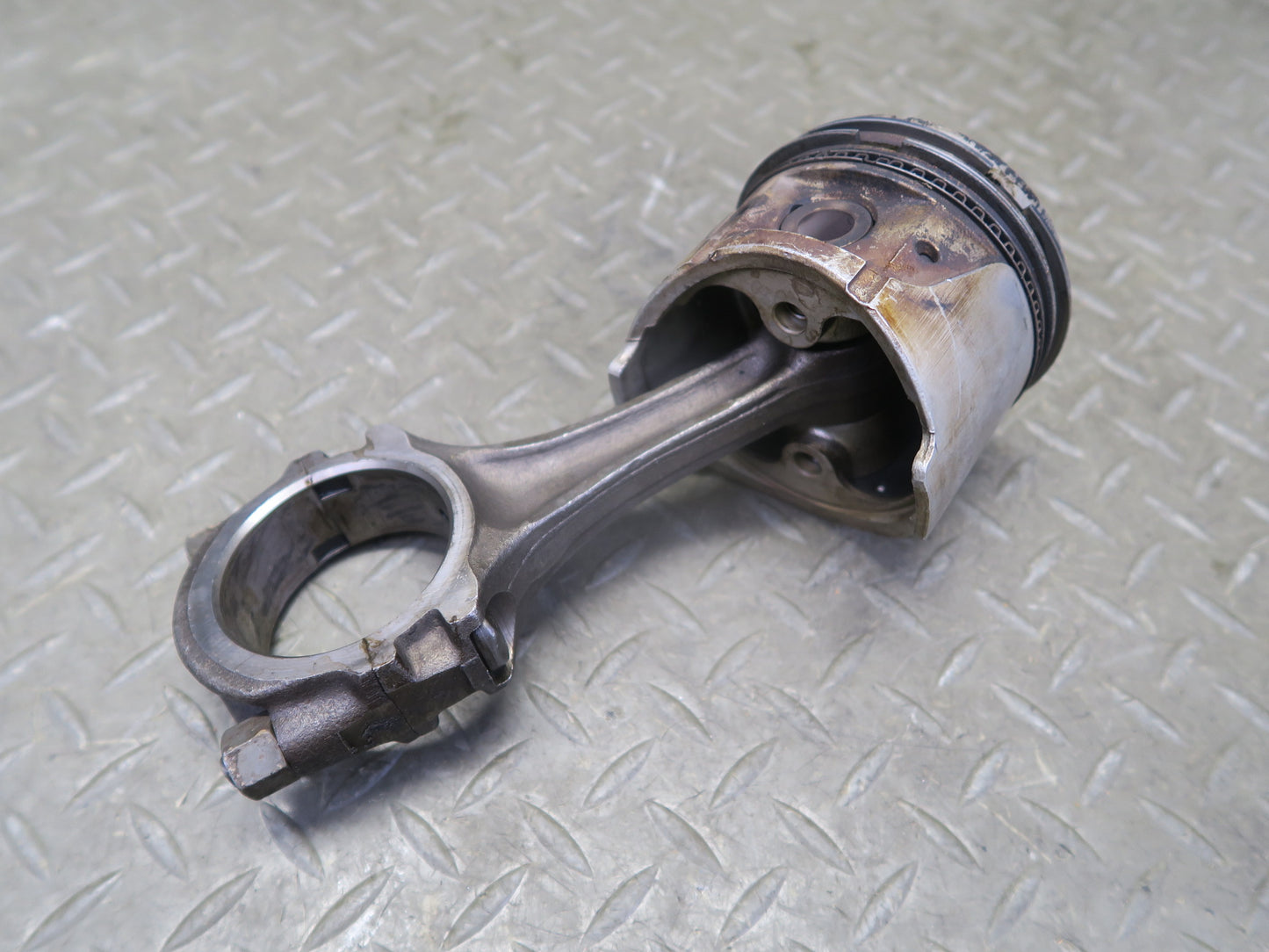 81-83 Datsun S130 280ZX 2.8L L28ET Turbo Engine Piston Connecting Rod 80K OEM