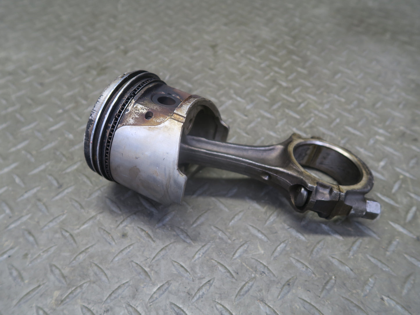 81-83 Datsun S130 280ZX 2.8L L28ET Turbo Engine Piston Connecting Rod 80K OEM