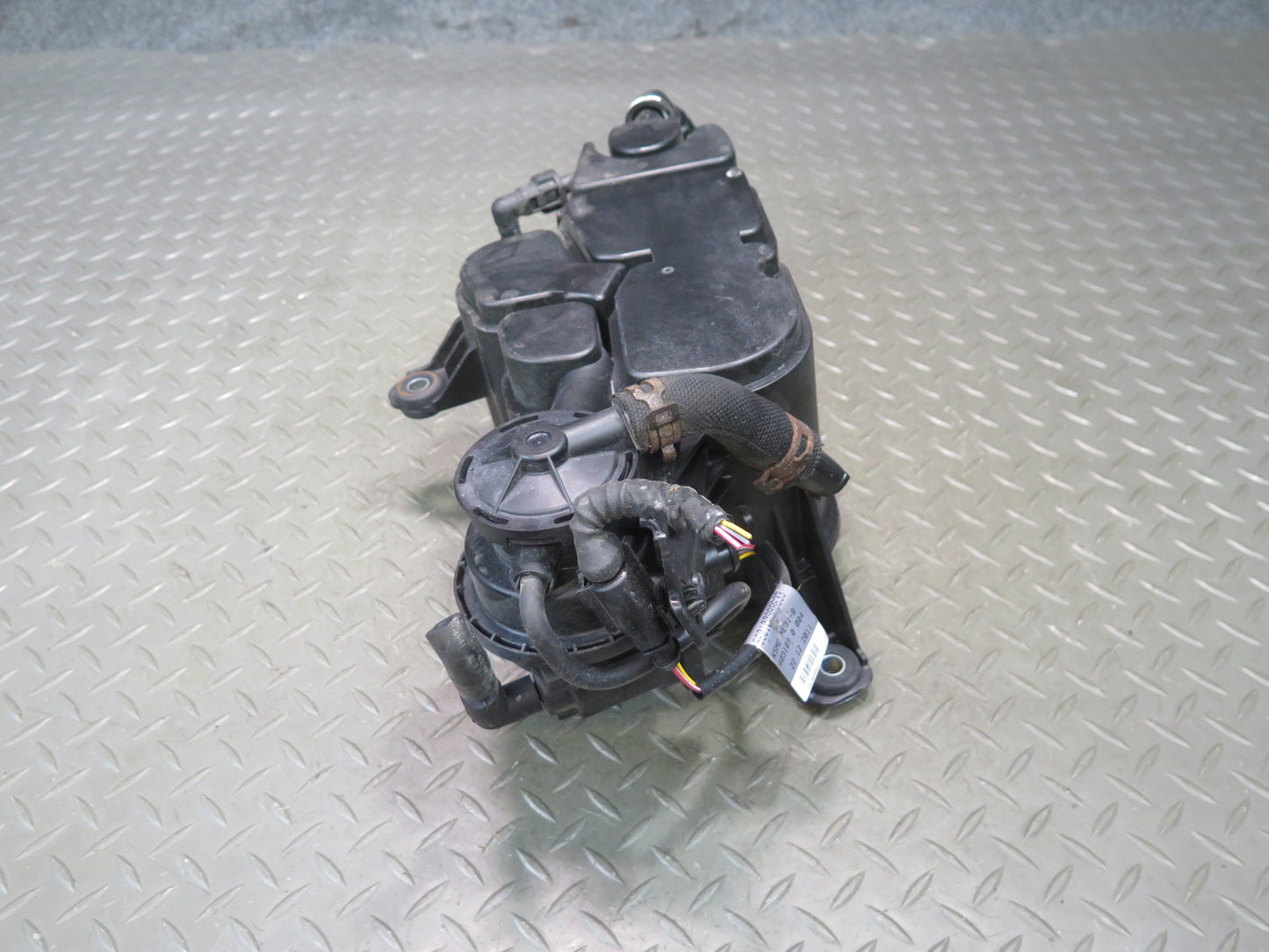 08-17 Audi B8 A5 S5 Fuel Evap Vapor Charcoal Canister OEM