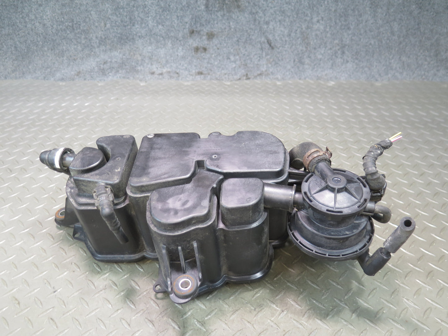 08-17 Audi B8 A5 S5 Fuel Evap Vapor Charcoal Canister OEM