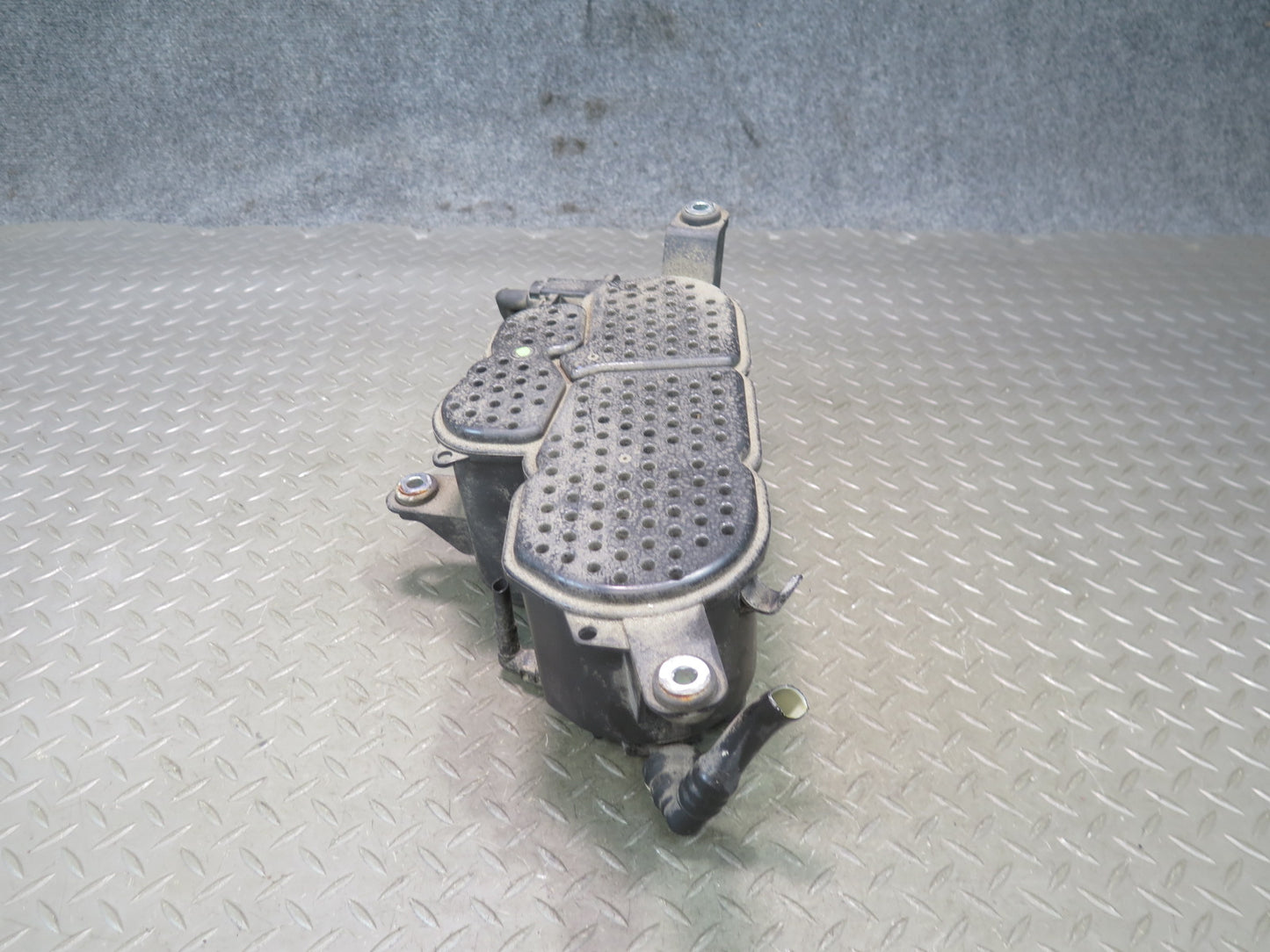 08-17 Audi B8 A5 S5 Fuel Evap Vapor Charcoal Canister OEM