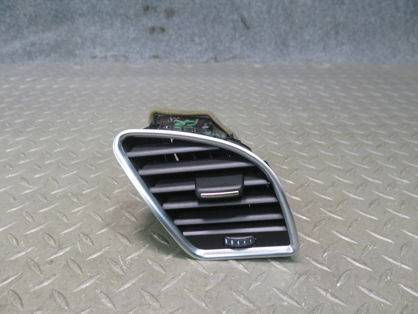08-17 Audi B8 A5 S5 Dash Front Right A/C Air Vent Grille 8T1820902C OEM