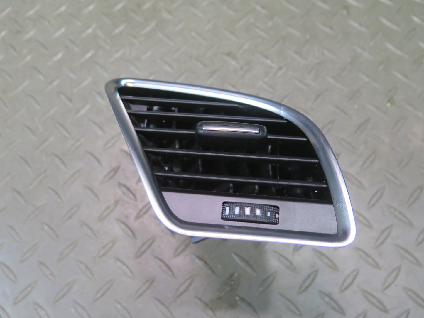 08-17 Audi B8 A5 S5 Dash Front Right A/C Air Vent Grille 8T1820902C OEM