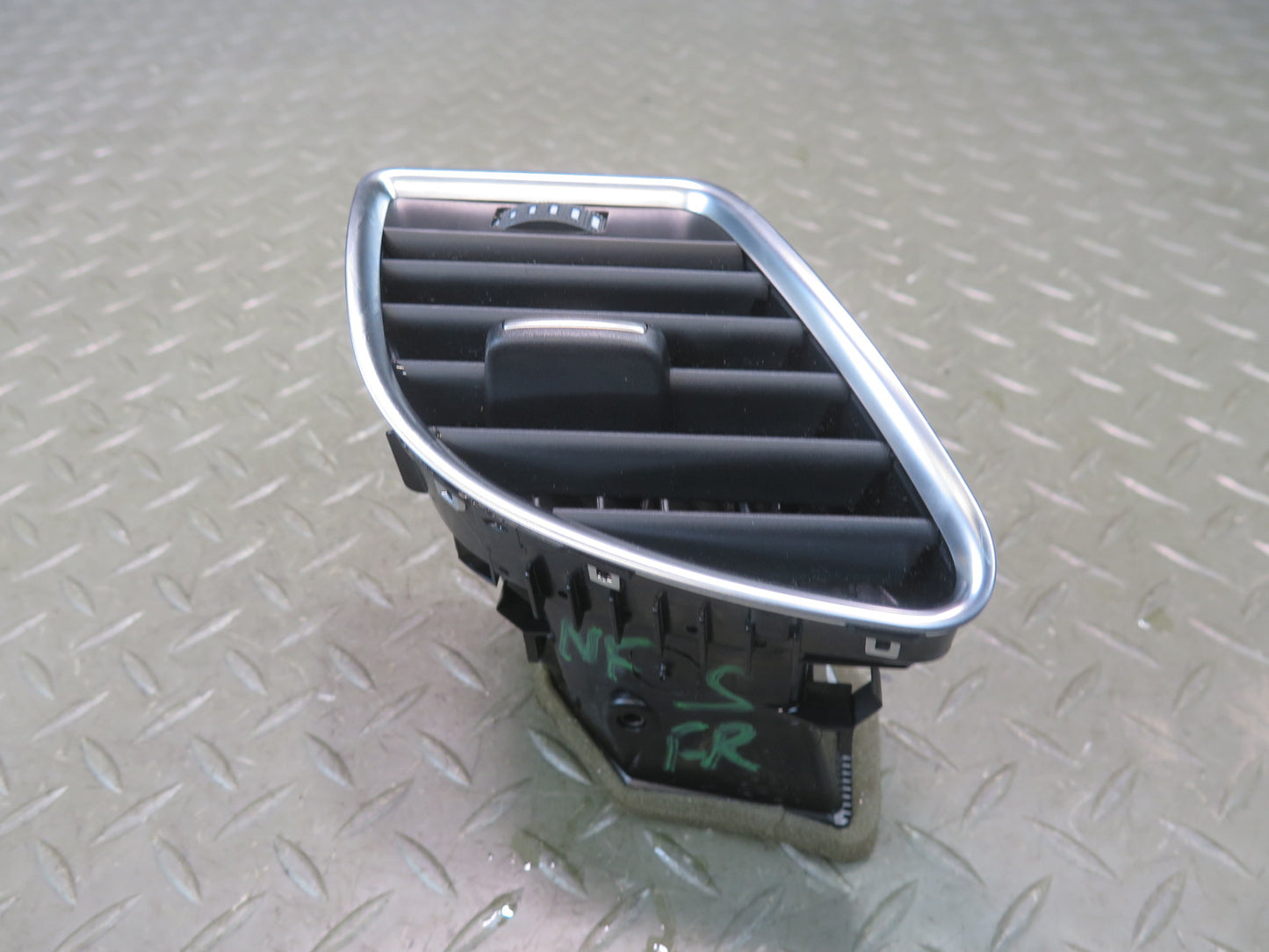 08-17 Audi B8 A5 S5 Dash Front Right A/C Air Vent Grille 8T1820902C OEM