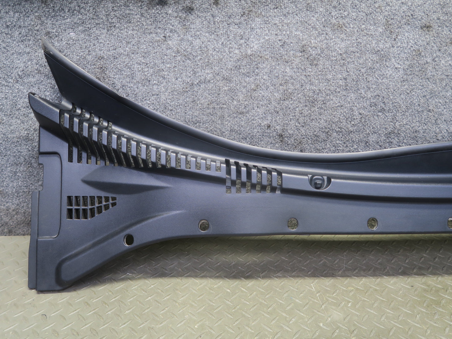 02-05 Ford Thunderbird Front Windshield Wiper Cowl Vent Trim Panel OEM