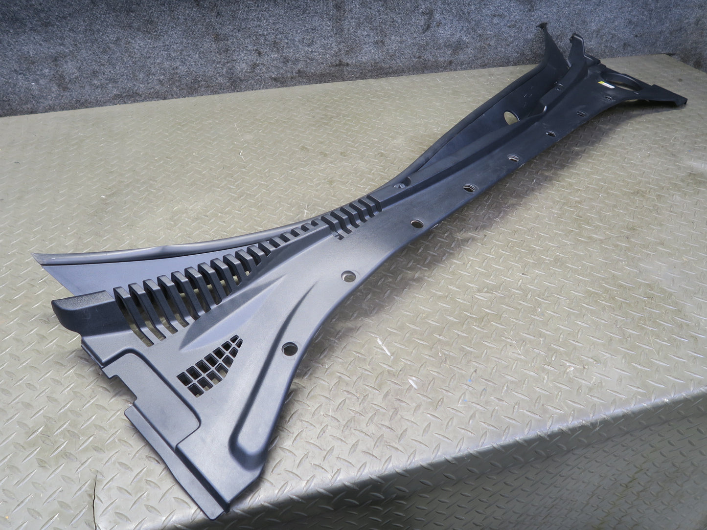 02-05 Ford Thunderbird Front Windshield Wiper Cowl Vent Trim Panel OEM