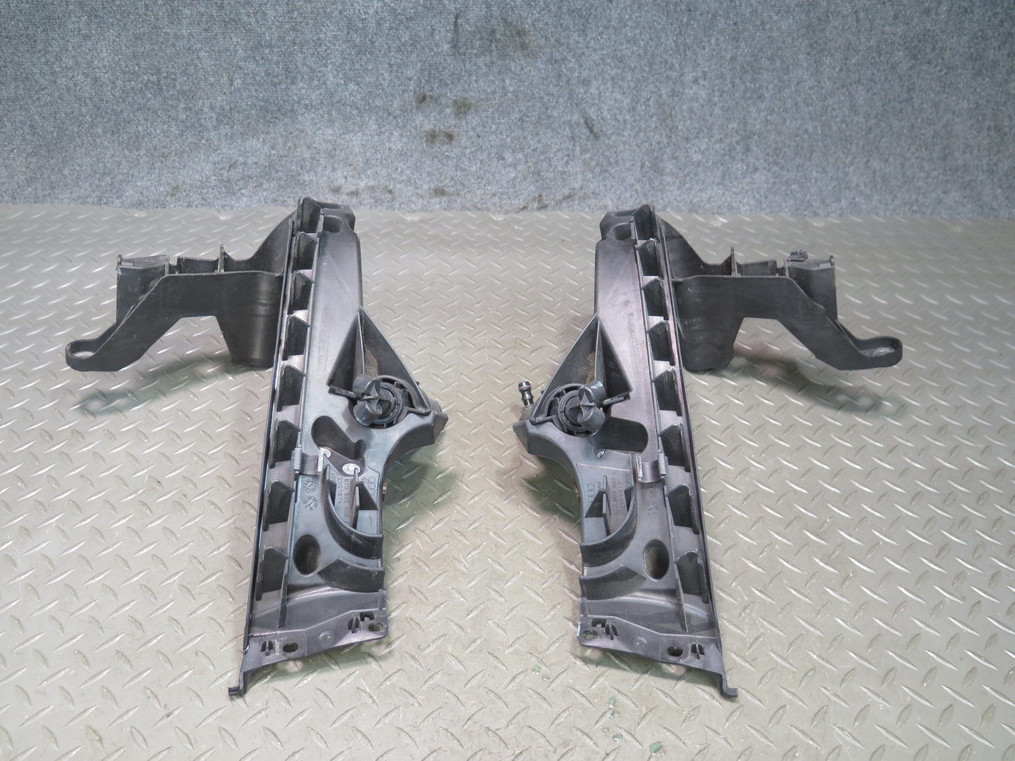 08-12 Audi 8T A5 S5 Front Headlight Mount Bracket Support Nozzle JET Set OEM