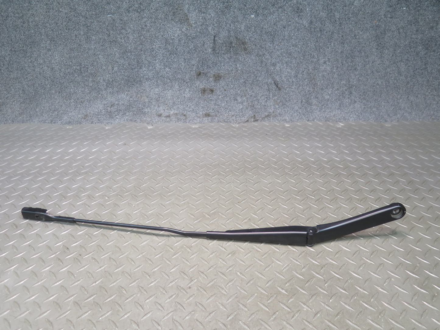 08-17 Audi B8 A5 S5 Set of 2 Front Left & Right Wiper Arm OEM