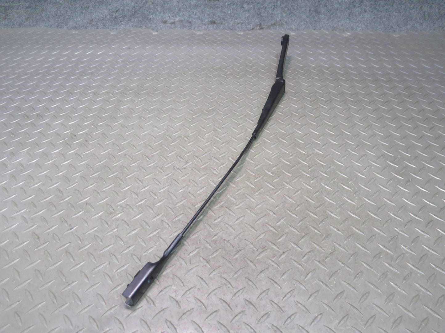 08-17 Audi B8 A5 S5 Set of 2 Front Left & Right Wiper Arm OEM