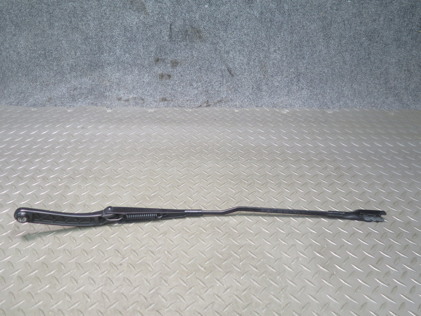 08-17 Audi B8 A5 S5 Set of 2 Front Left & Right Wiper Arm OEM