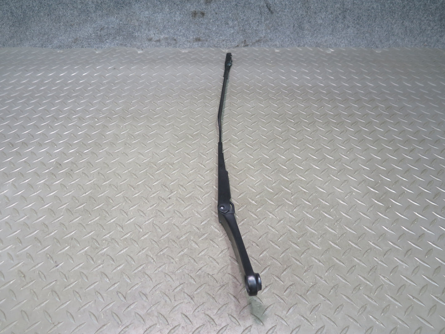 08-17 Audi B8 A5 S5 Set of 2 Front Left & Right Wiper Arm OEM
