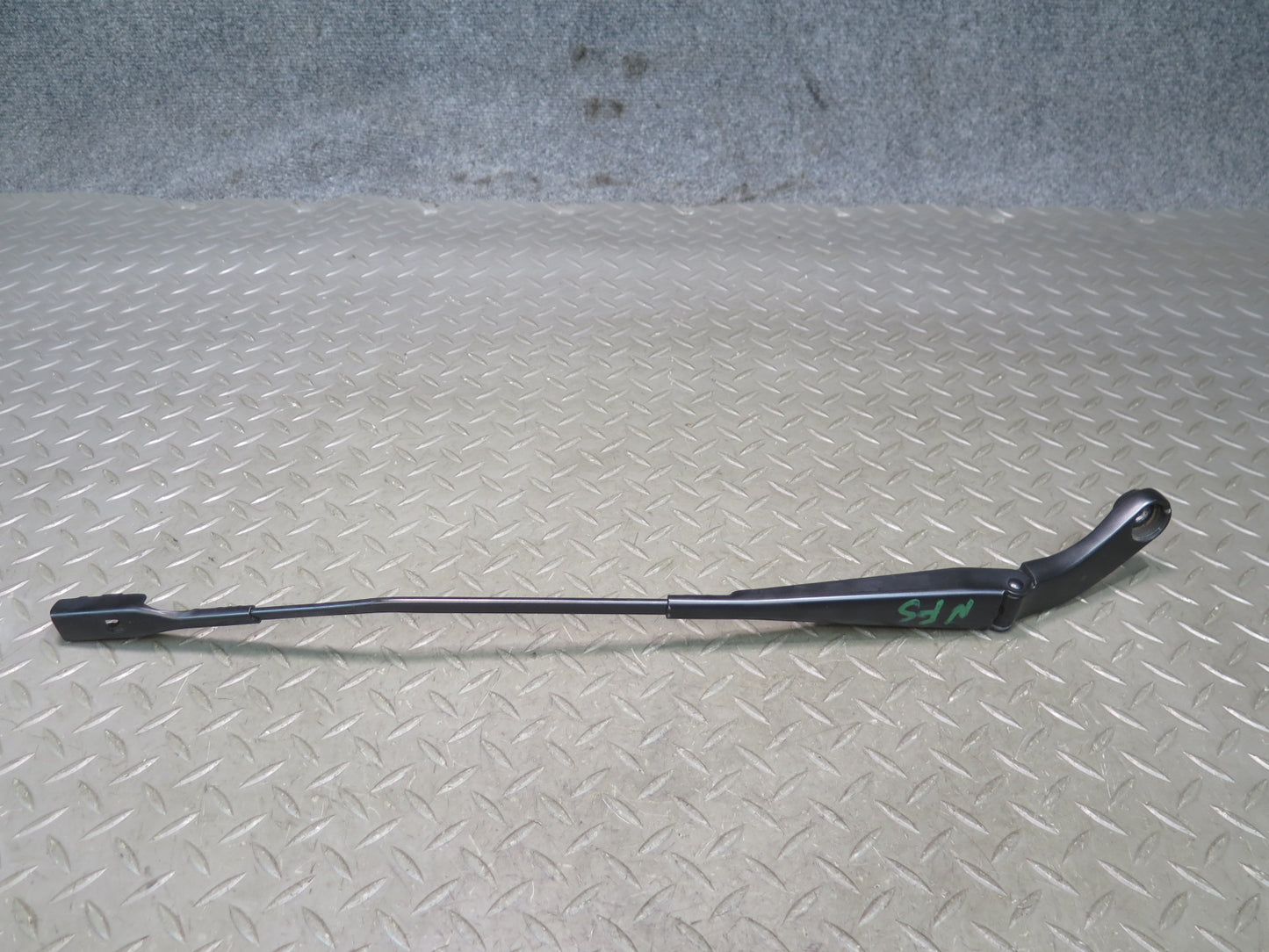 08-17 Audi B8 A5 S5 Set of 2 Front Left & Right Wiper Arm OEM