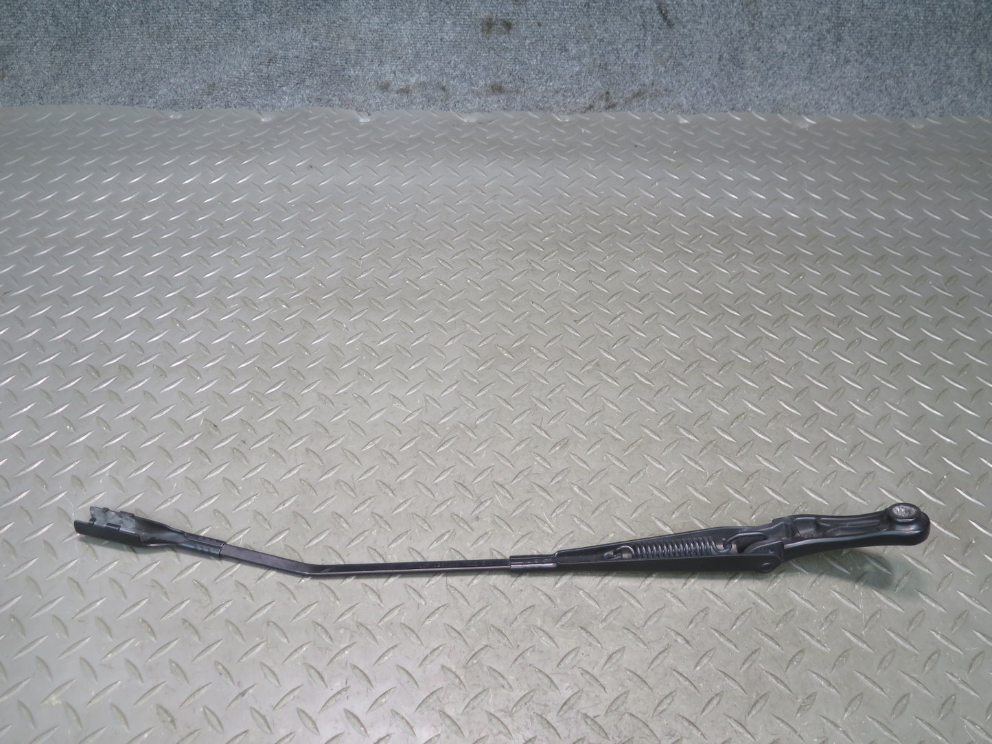08-17 Audi B8 A5 S5 Set of 2 Front Left & Right Wiper Arm OEM