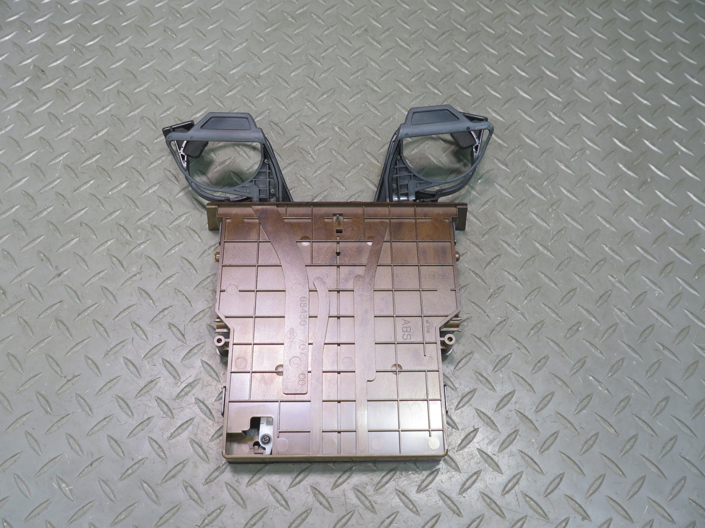 96-98 Nissan Stagea WGC34 Dash CUP Holder Assembly 68430-70T00 OEM