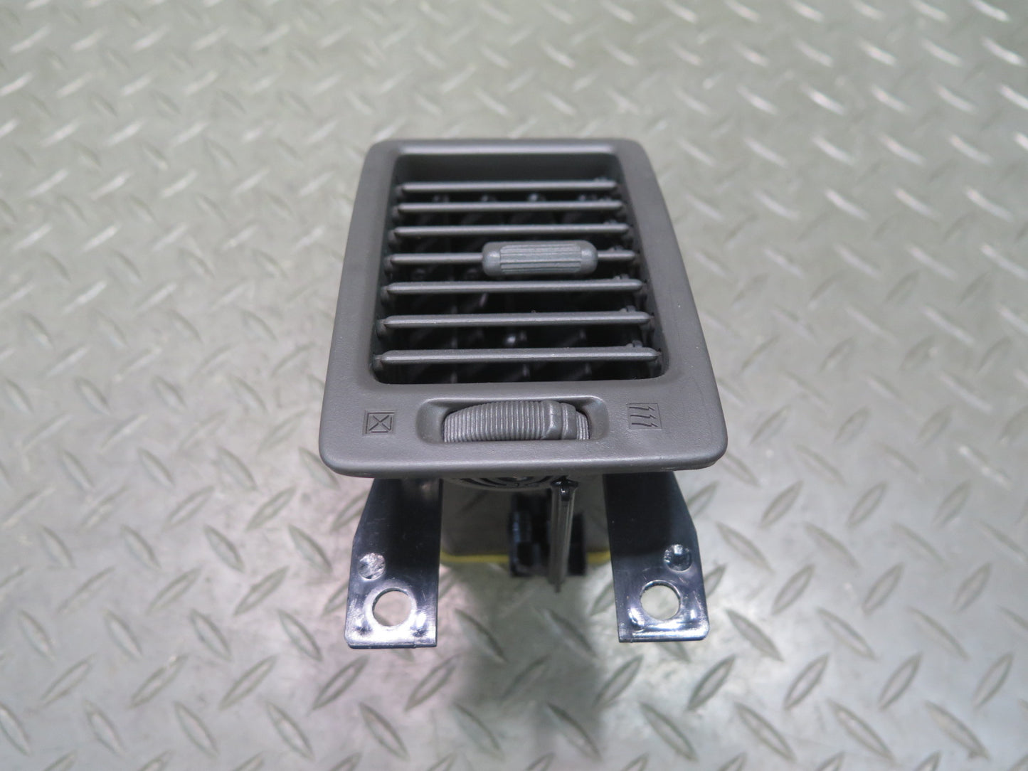 96-98 Nissan Stagea WGC34 Dash Front Left A/C Air Vent Grille OEM