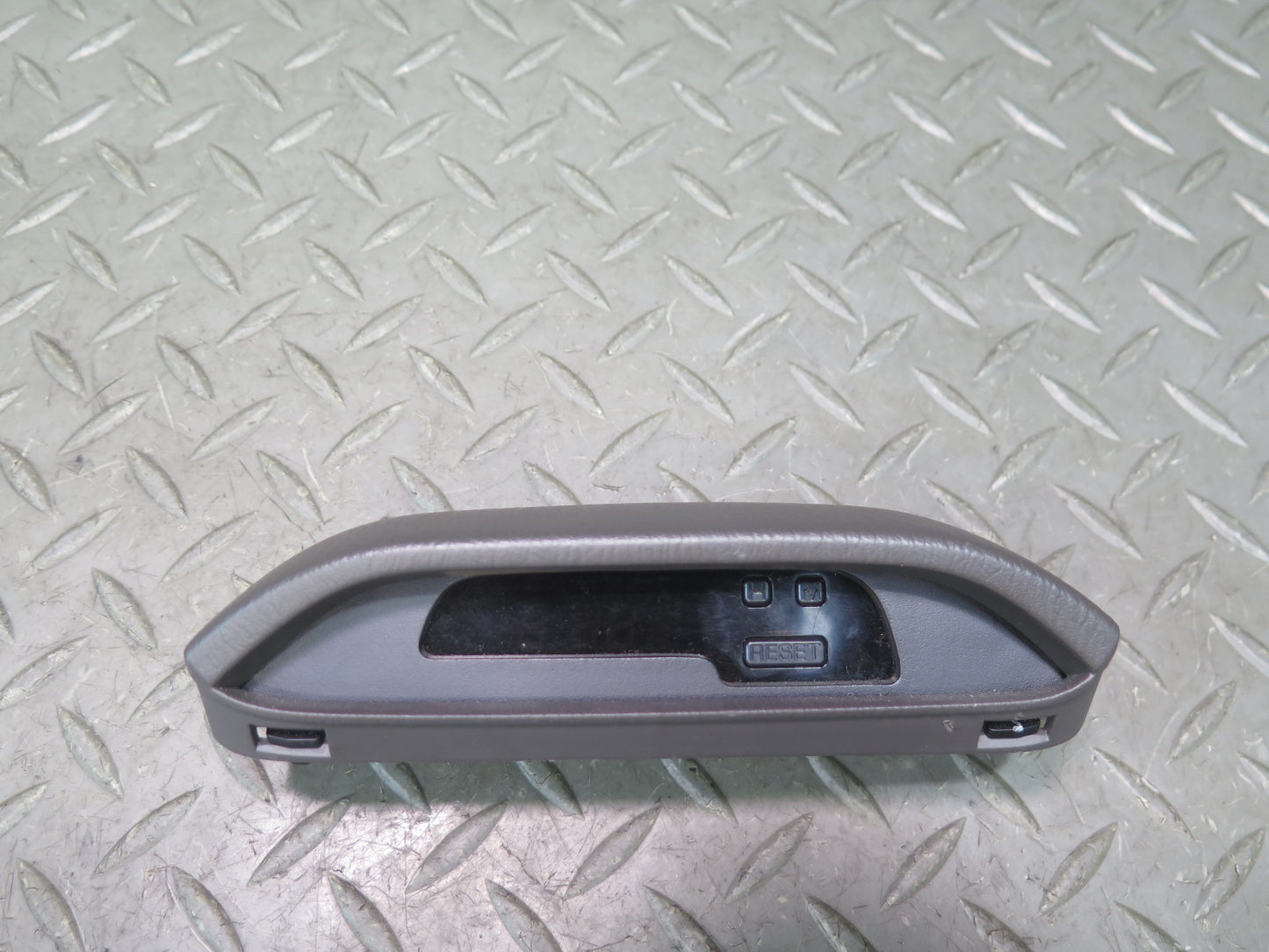 96-98 Nissan Stagea WGC34 Center Dash Digital Clock w Trim 25820-0V000 OEM