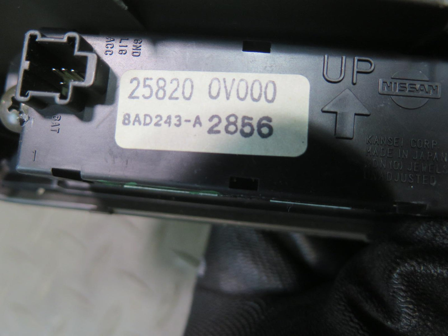 96-98 Nissan Stagea WGC34 Center Dash Digital Clock w Trim 25820-0V000 OEM