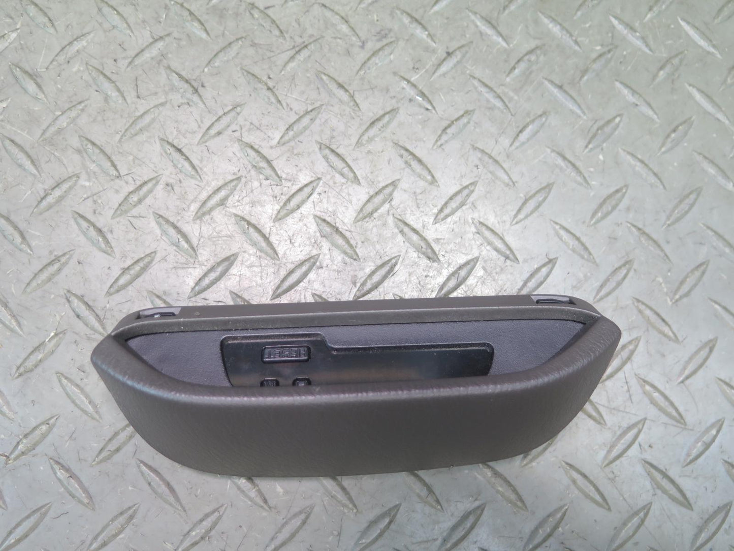 96-98 Nissan Stagea WGC34 Center Dash Digital Clock w Trim 25820-0V000 OEM