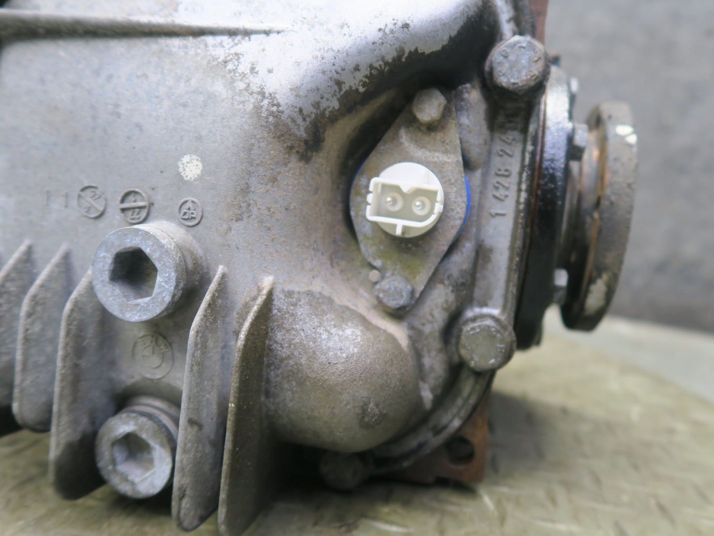 97-00 BMW E36/7 Z3 2.8L A/T Rear LSD Differential Carrier 4.10 Ratio 1428260 OEM