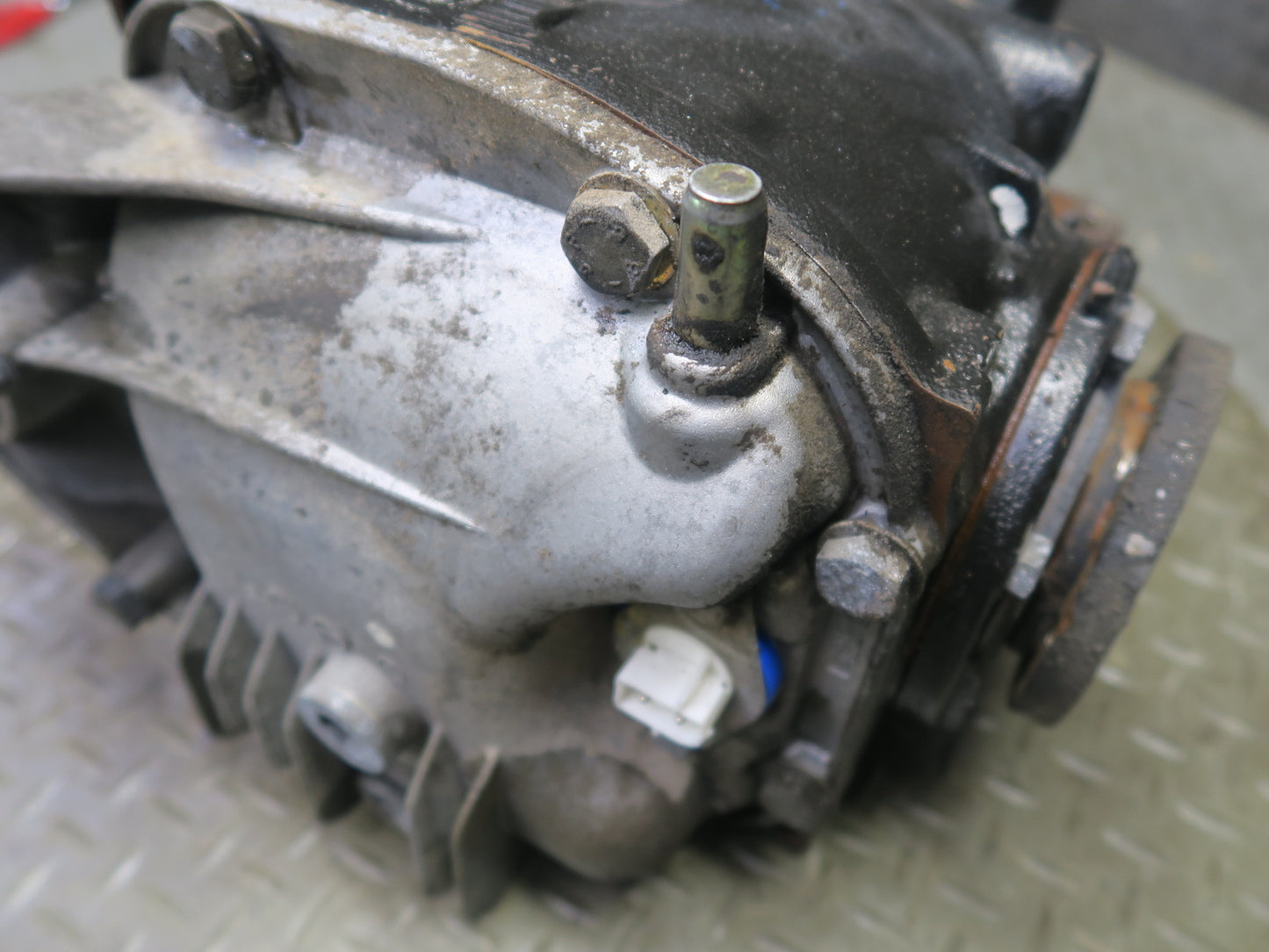 97-00 BMW E36/7 Z3 2.8L A/T Rear LSD Differential Carrier 4.10 Ratio 1428260 OEM