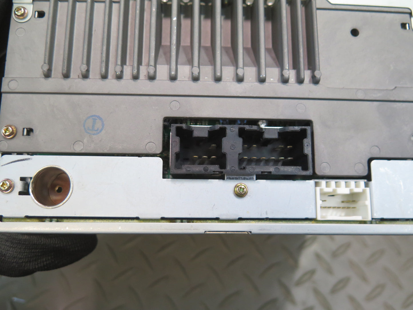 1996 Nissan Stagea WGC34 Clarion PN-2098 Radio Cassette CD Player Receiver OEM
