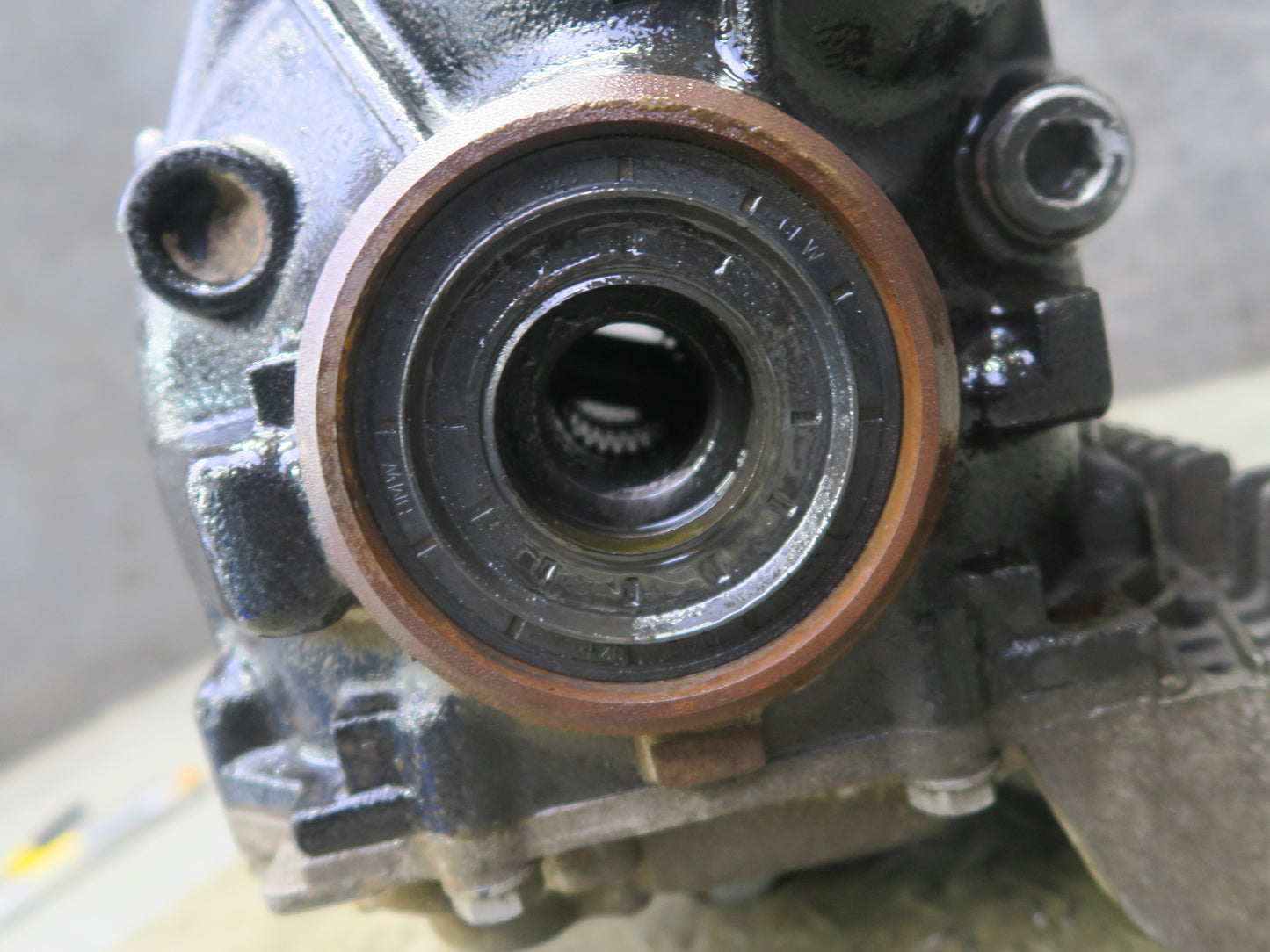 03-05 BMW E85 Z4 3.0L M54 M/T Rear Axle Differential Carrier 3.07 Ratio 110K OEM
