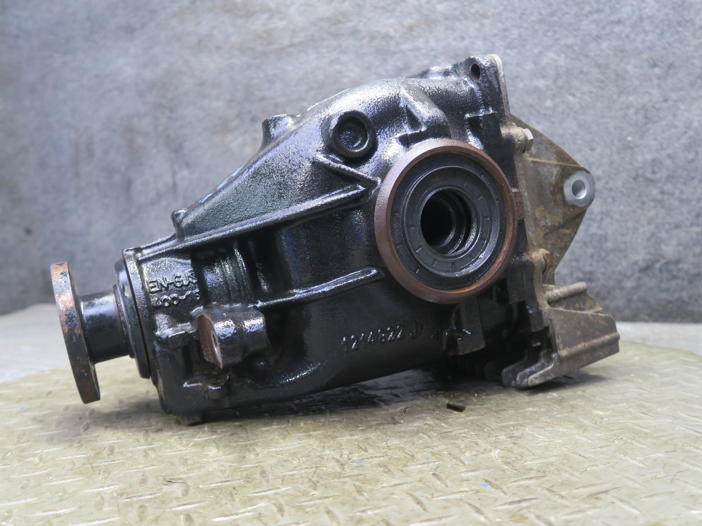 03-05 BMW E85 Z4 3.0L M54 M/T Rear Axle Differential Carrier 3.07 Ratio 110K OEM
