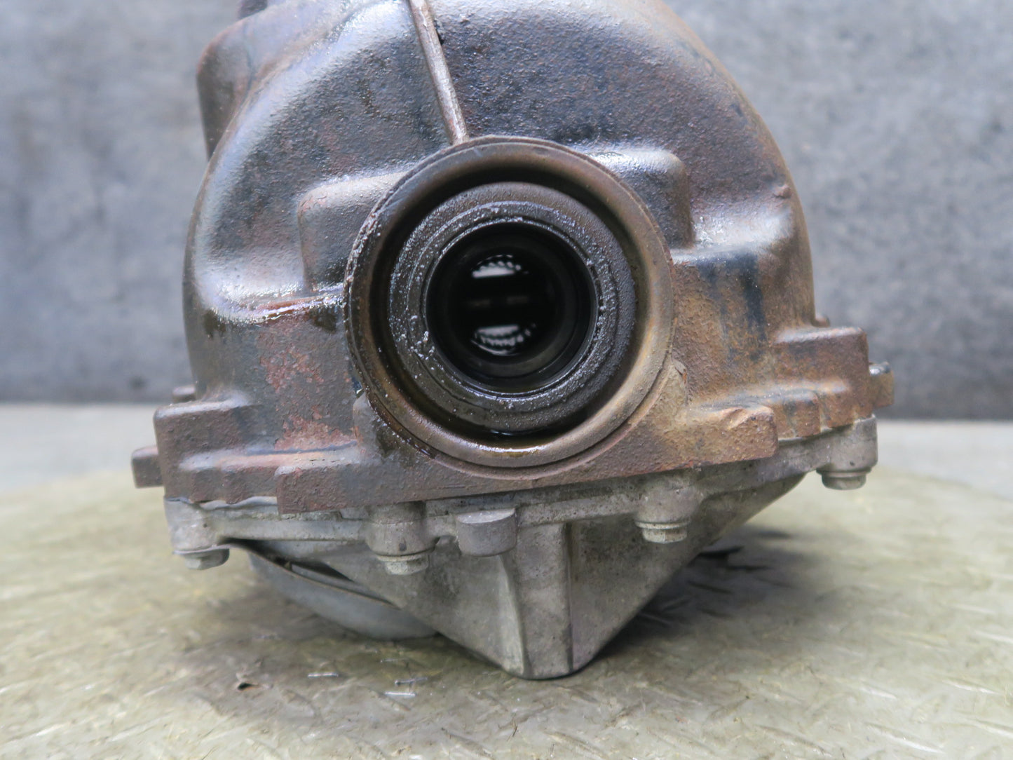 03-05 Ford Thunderbird Rear Differential Carrier 3:58 Ratio 33k Miles OEM