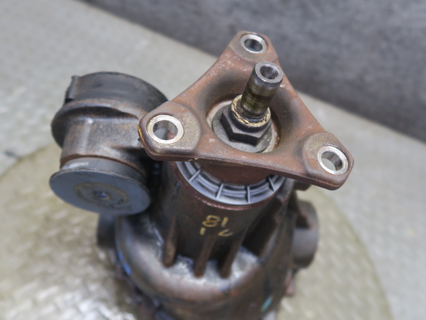 03-05 Ford Thunderbird Rear Differential Carrier 3:58 Ratio 33k Miles OEM
