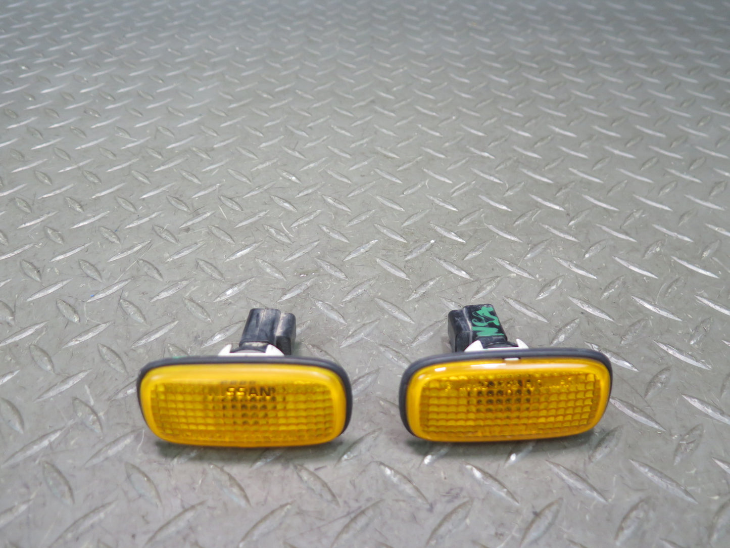 96-98 Nissan Stagea WGC34 Set of 2 Front Fender Turn Signal Light Lamp OEM
